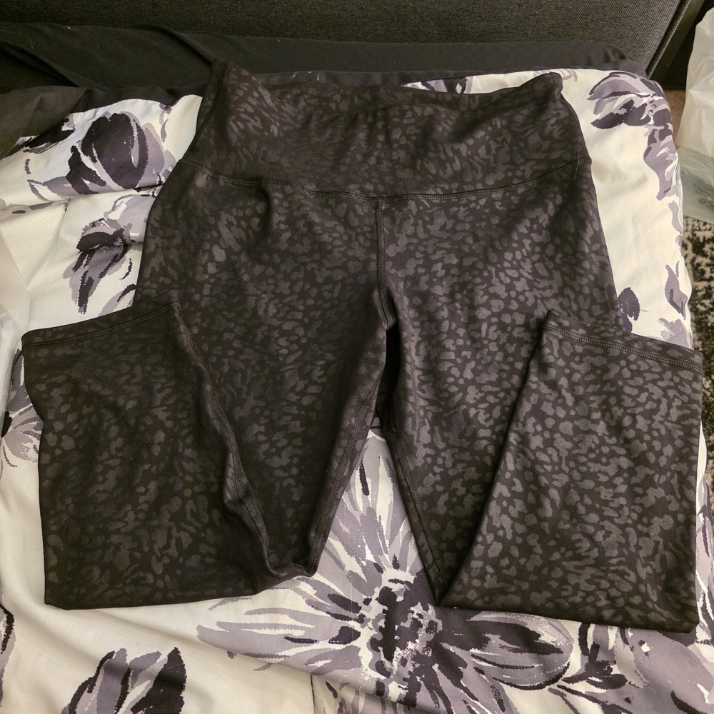 Old Navy Black Leopard Print Crop Leggings Women’s Large High Rise Activewear